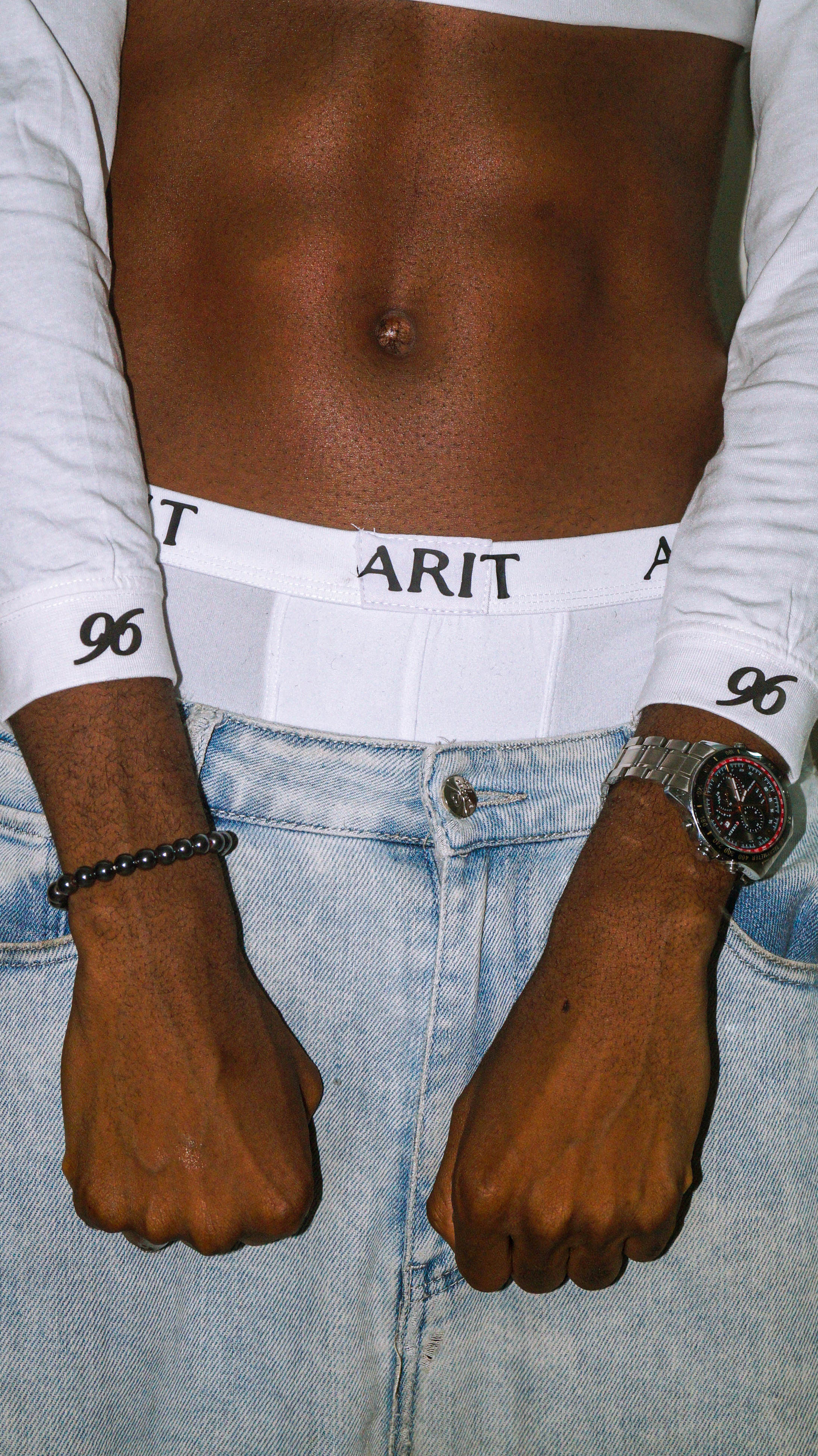 Waistband & sleeve detail